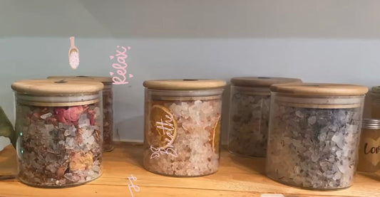 Love Bath Soak with Rose Quartz /  Baños para atraer la Intencion de Amor